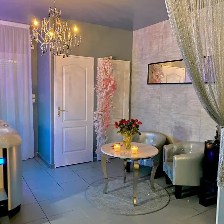 Luxury & - Professional Jaccuzzi And Affittacamere 3*